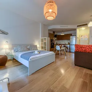 lyrioshomes-apartamento-estudio-la-biznaga.1costadelsol.com/